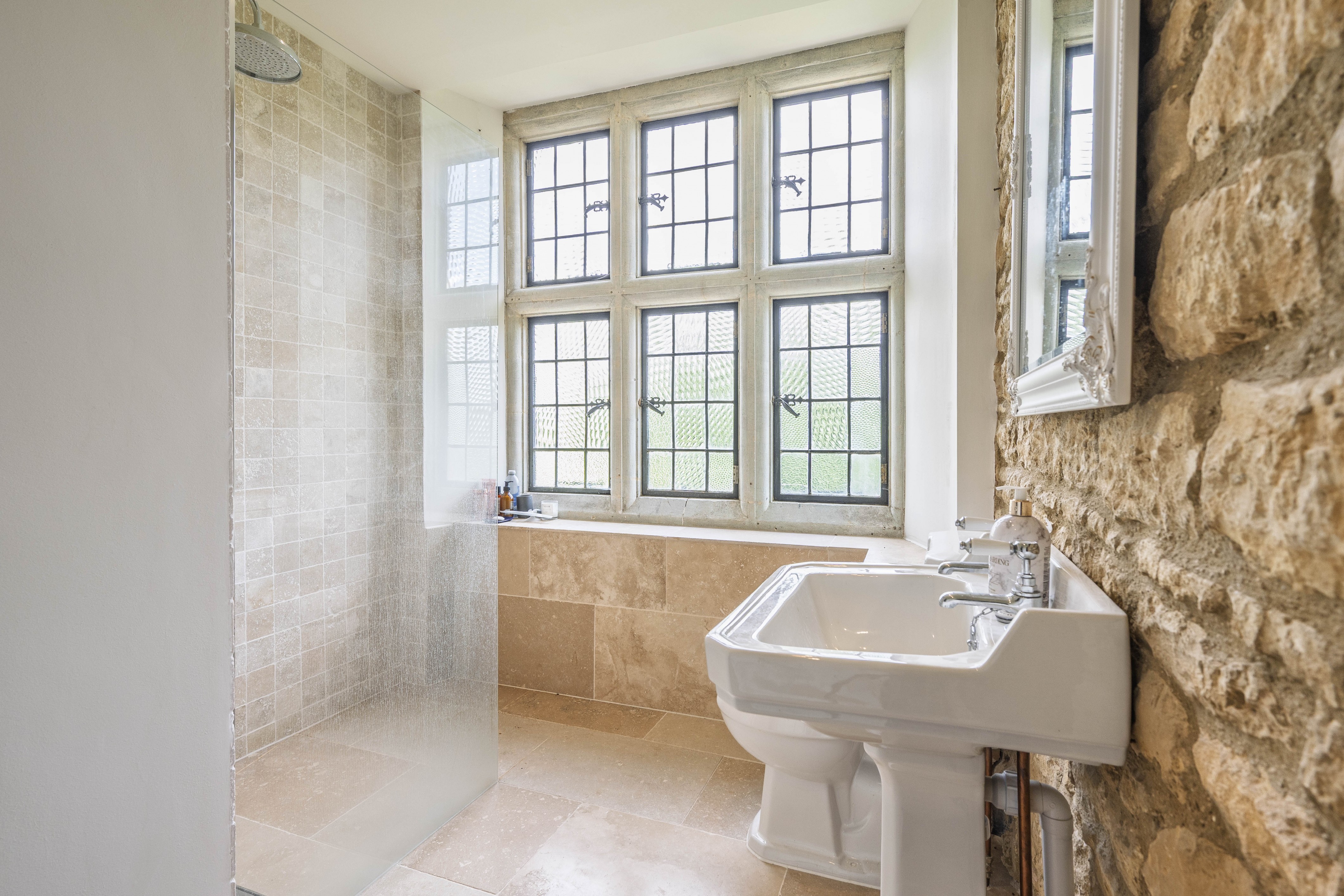 Shipton Court, High Street, OX7