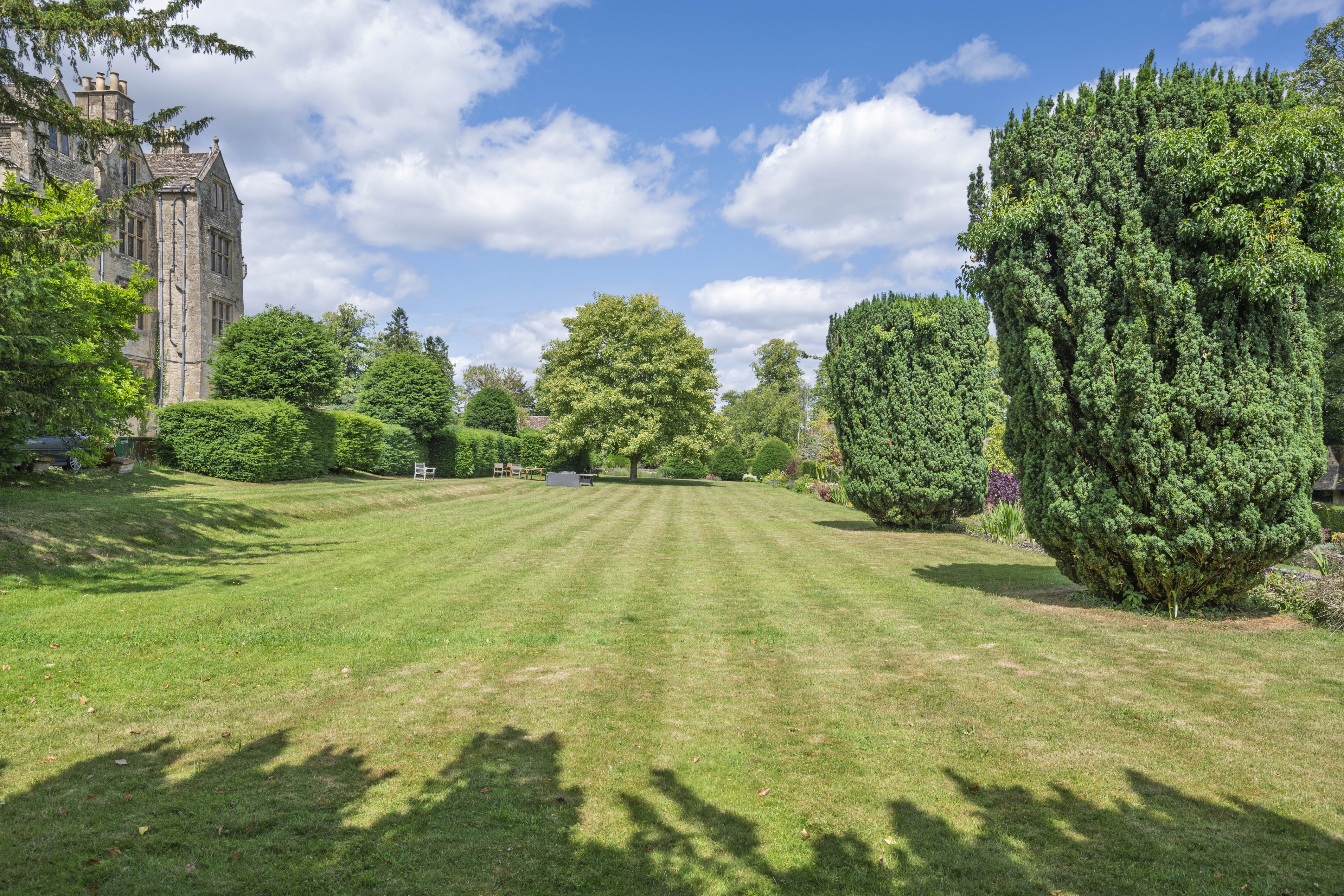 Shipton Court, High Street, OX7