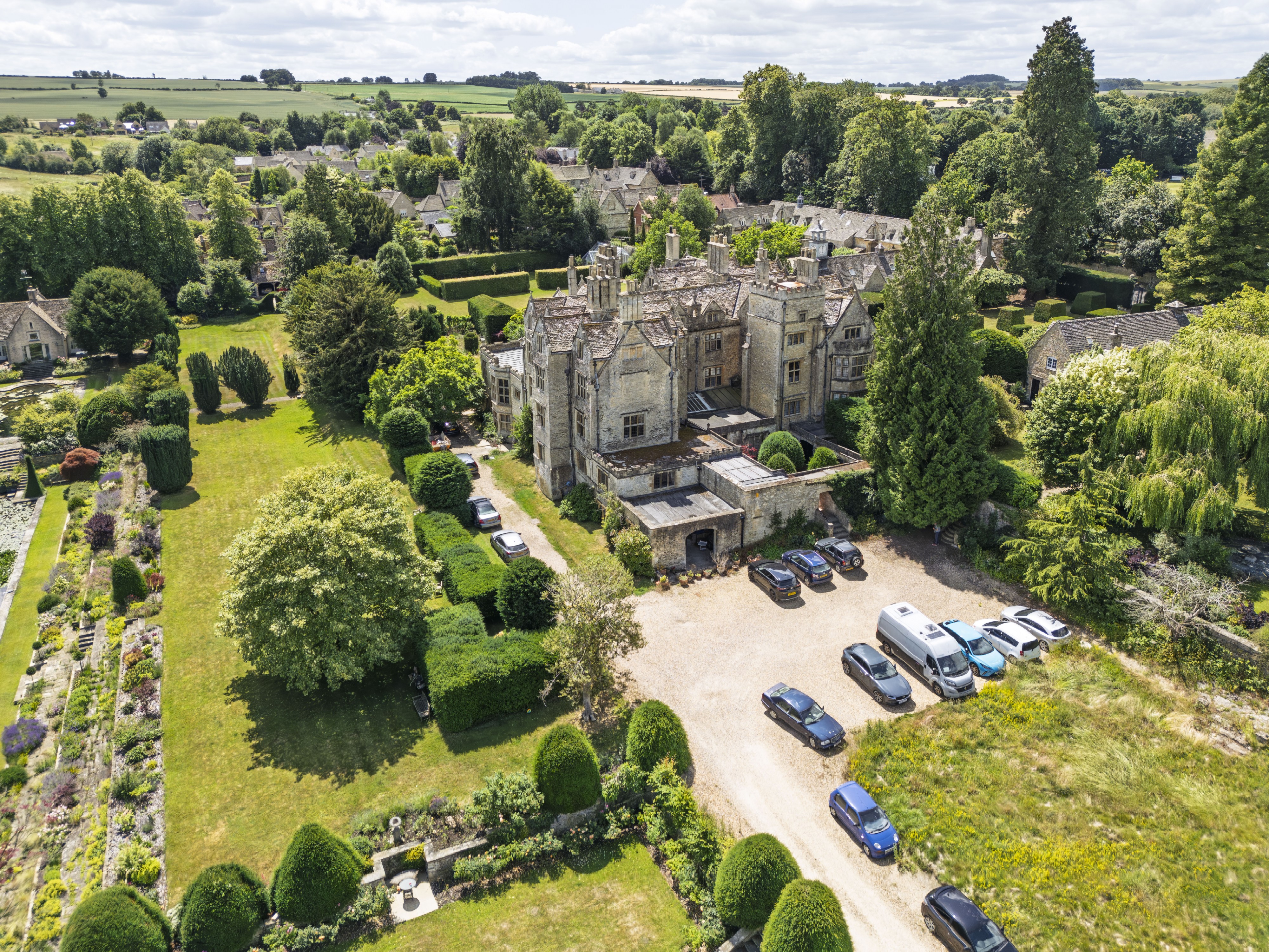 Shipton Court, High Street, OX7