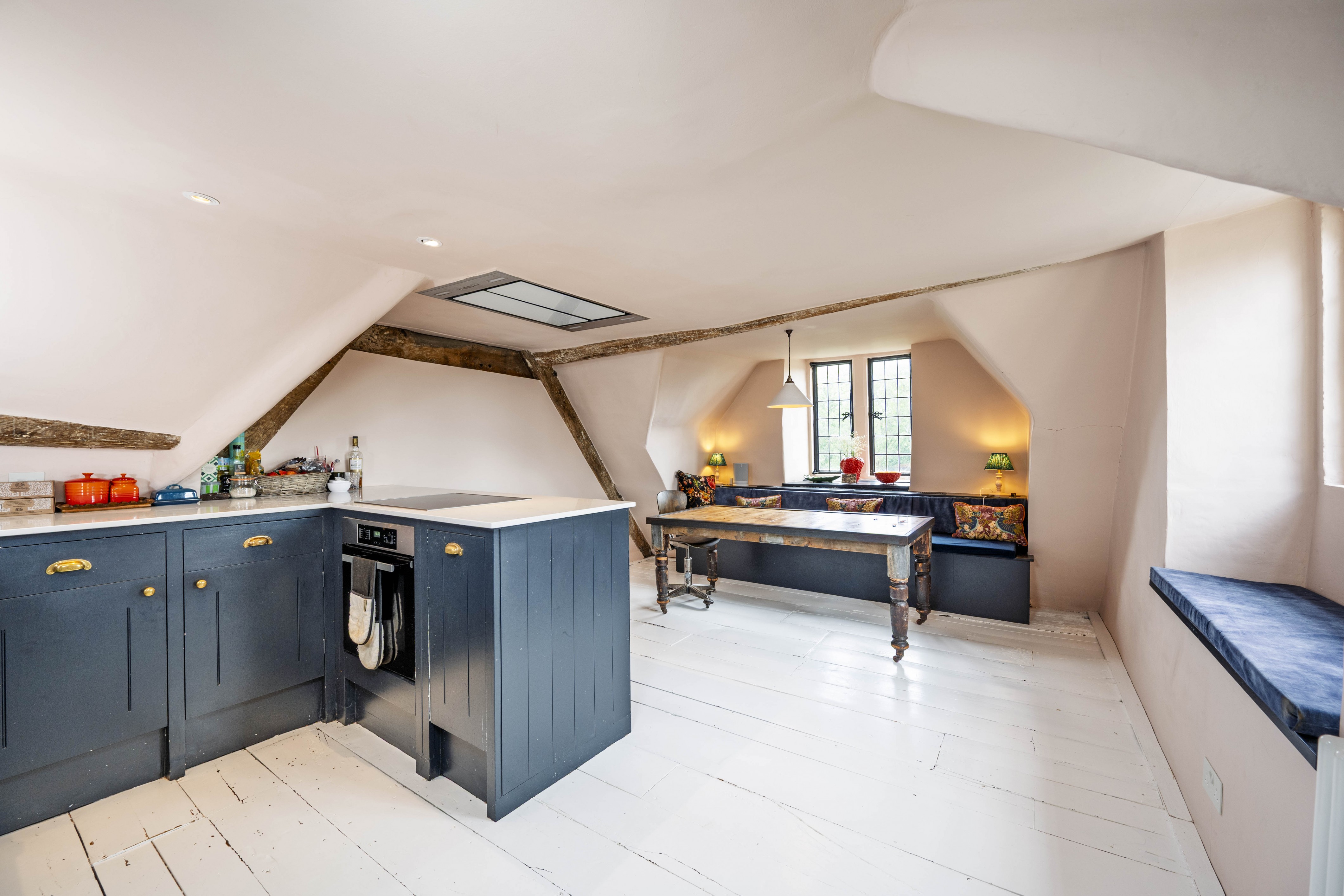 Shipton Court, High Street, OX7