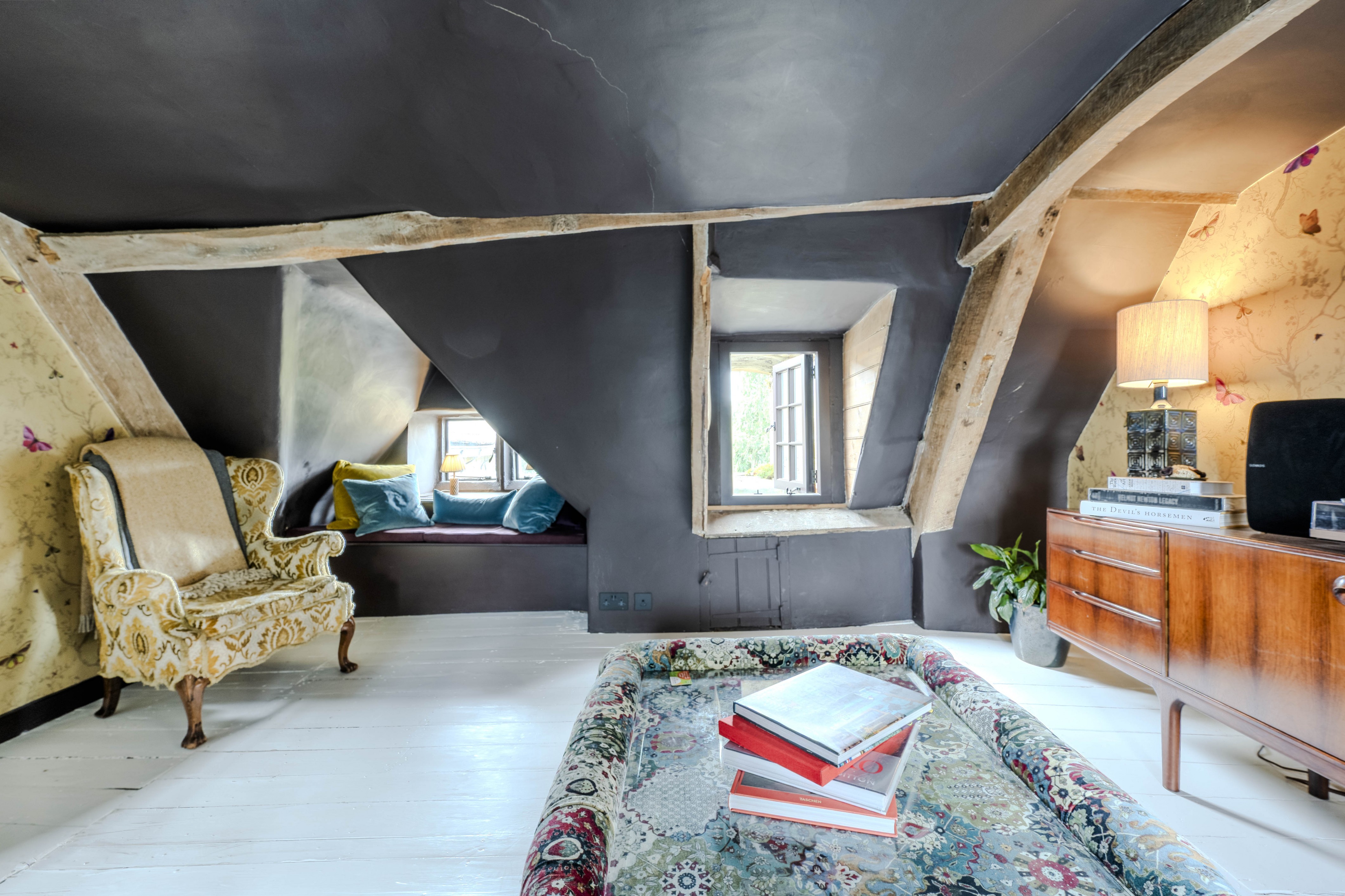Shipton Court, High Street, OX7
