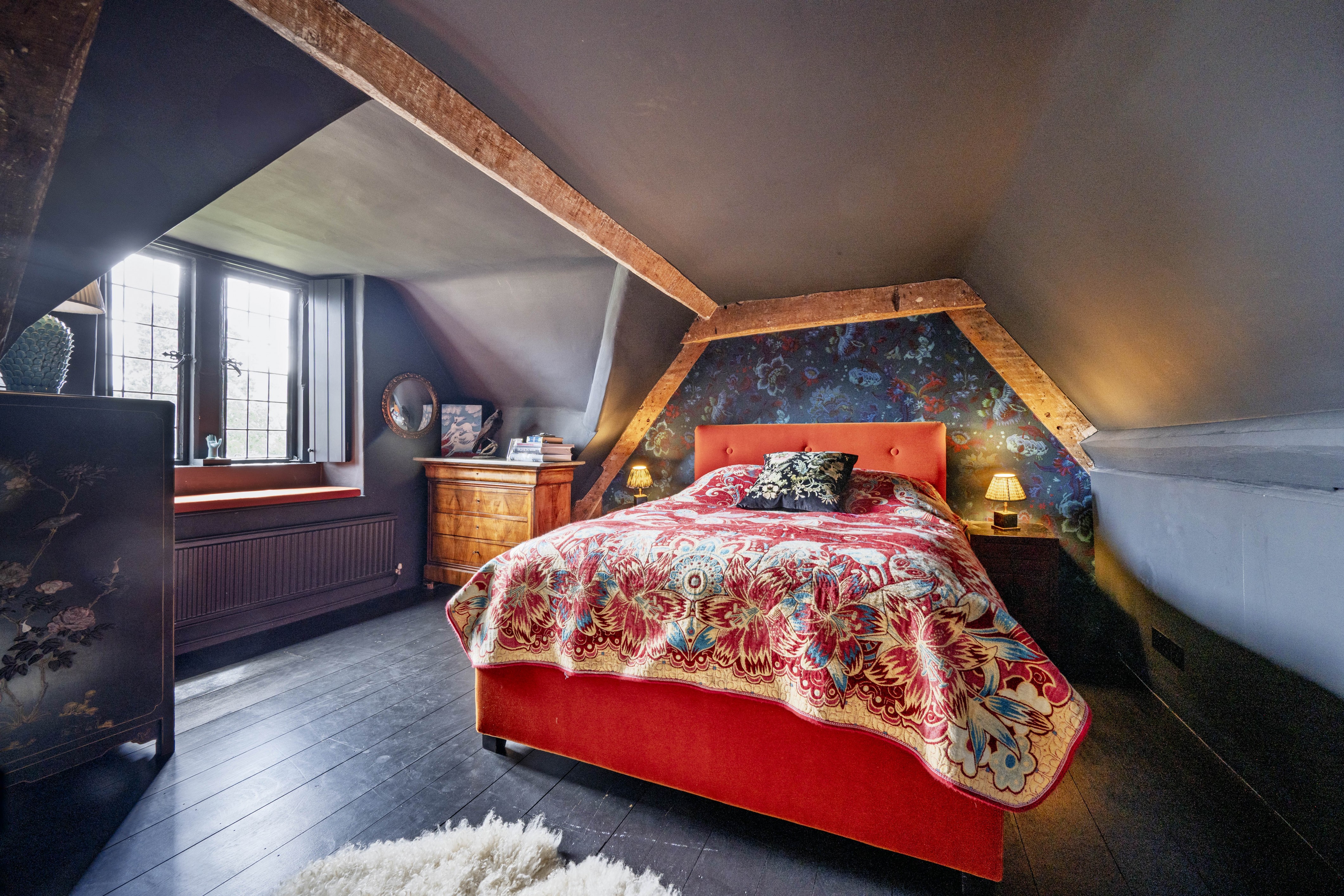 Shipton Court, High Street, OX7