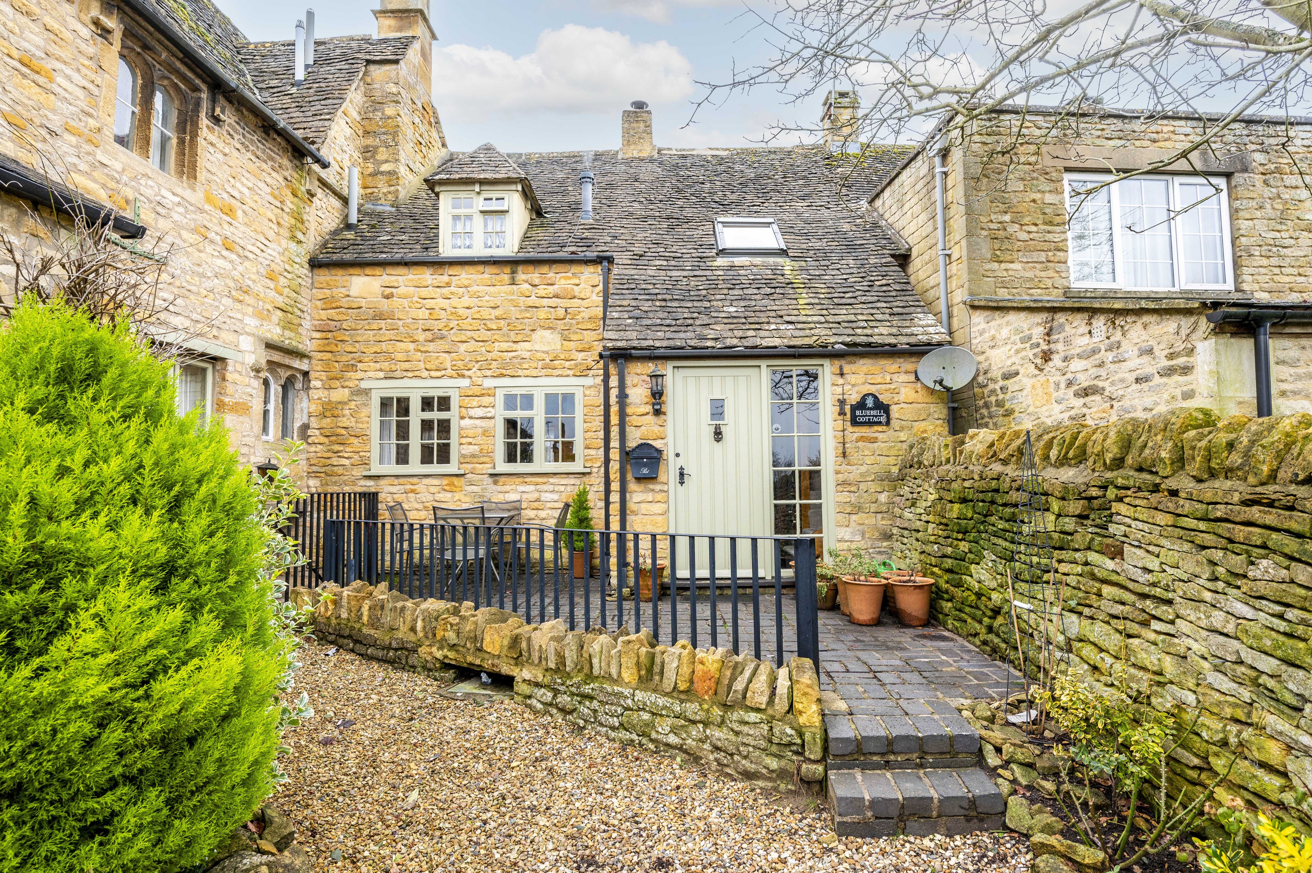 School Square, Longborough, GL56