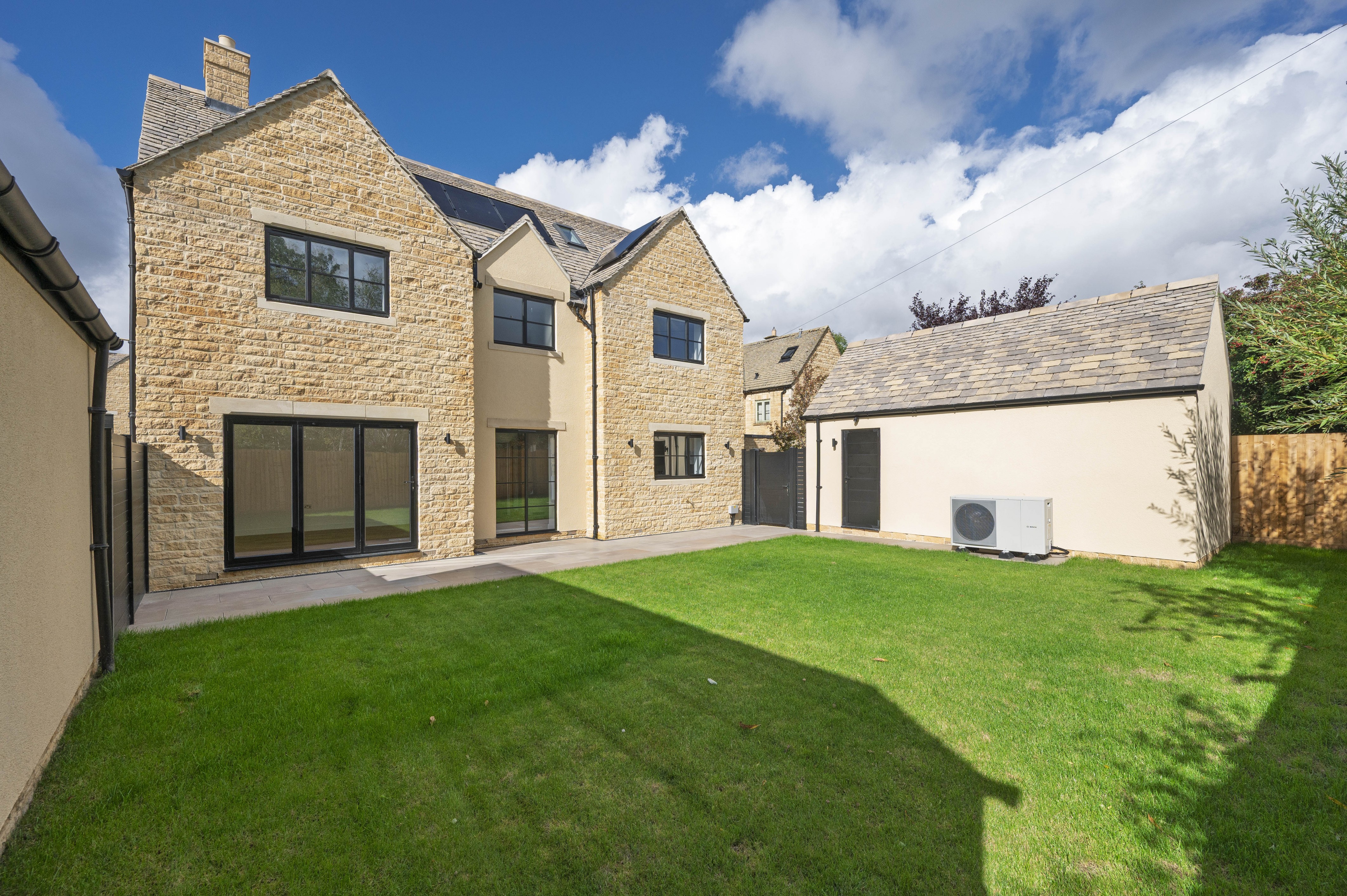 2 Grove Court, Station Road, GL54