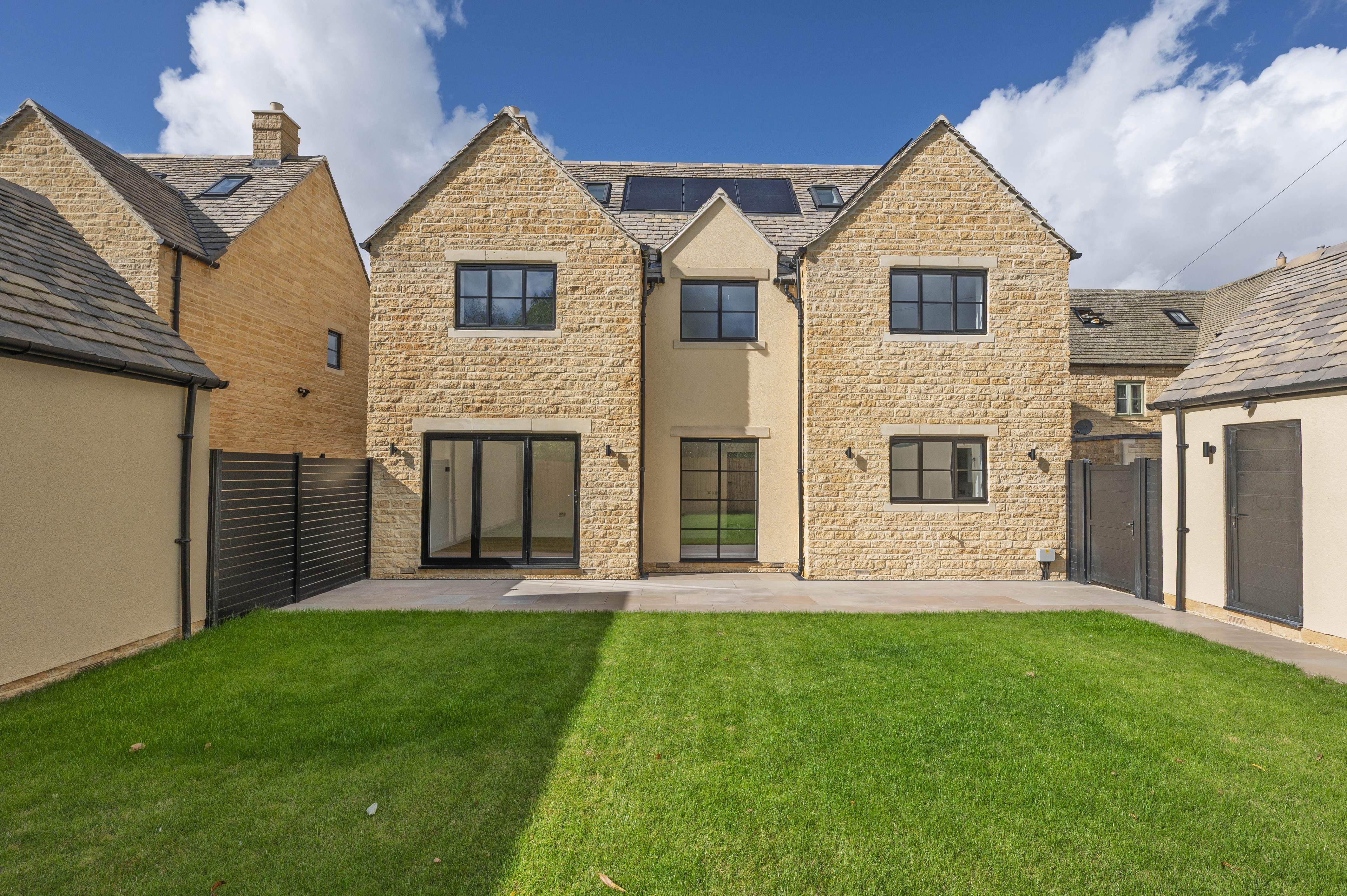 2 Grove Court, Station Road, GL54