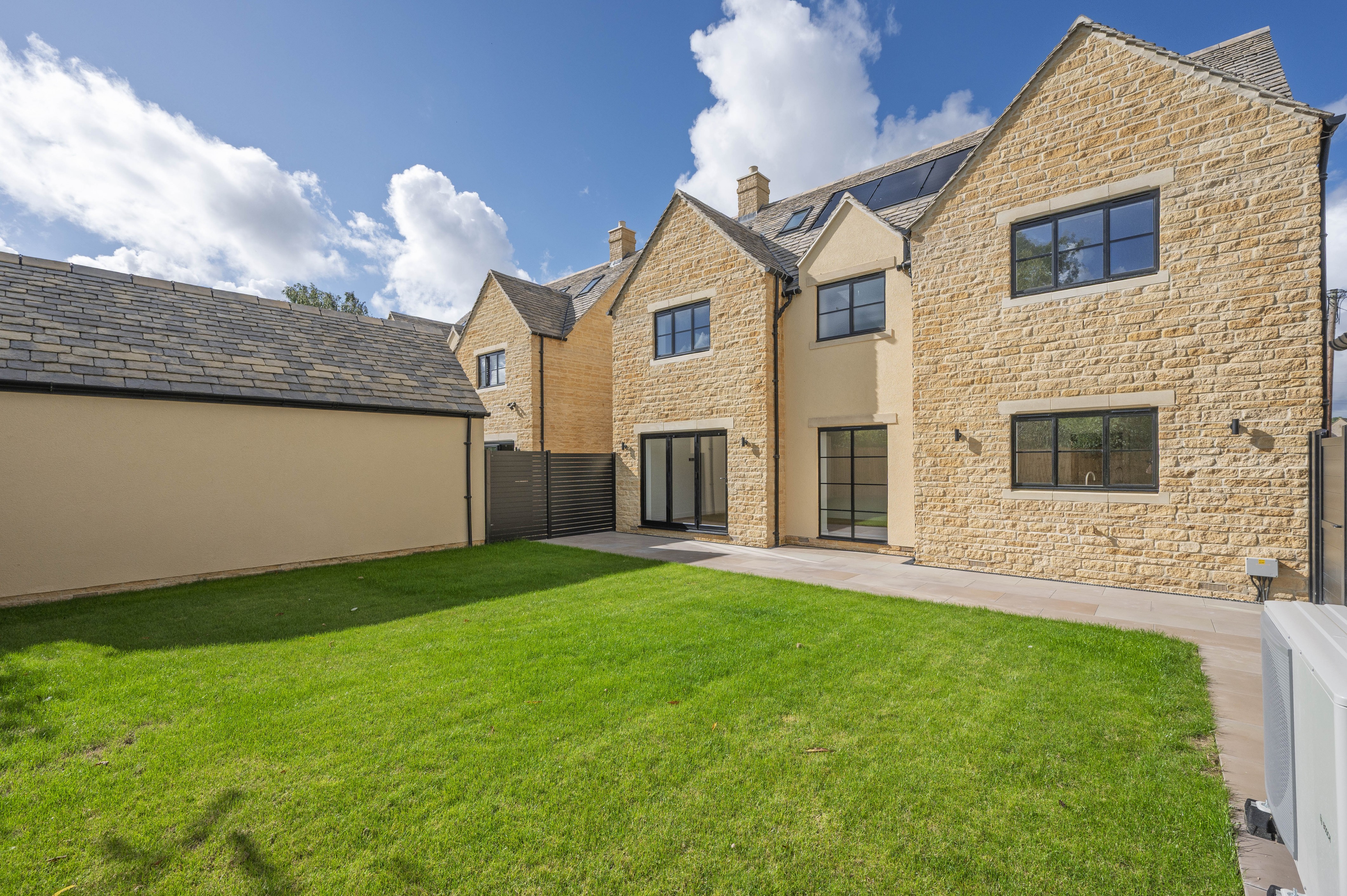 2 Grove Court, Station Road, GL54