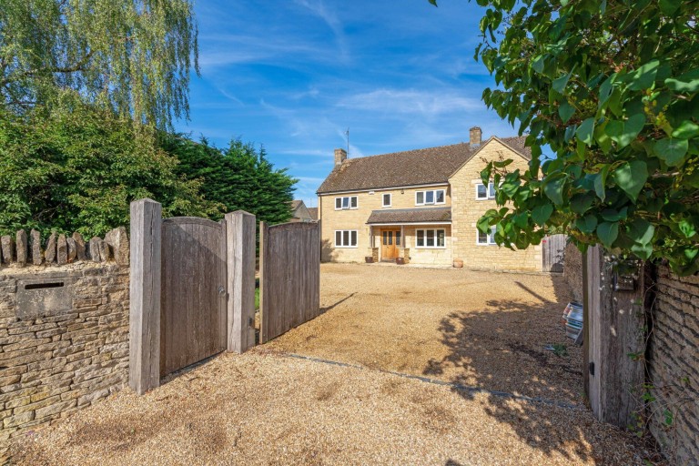 High Street, Milton-Under-Wychwood, OX7