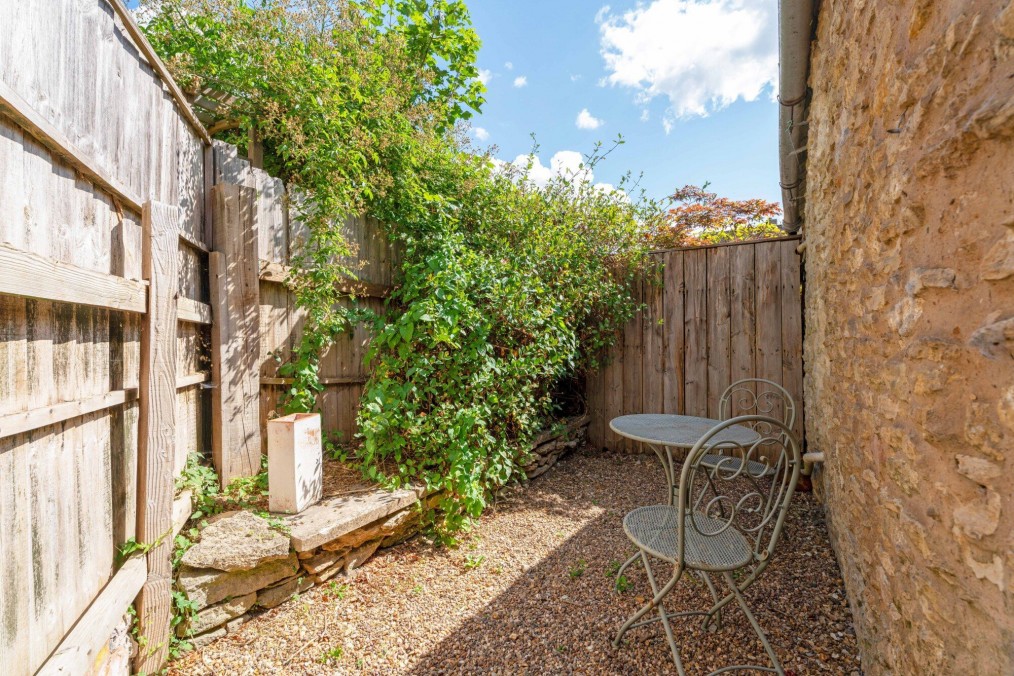 Back Walls, Stow On The Wold, GL54