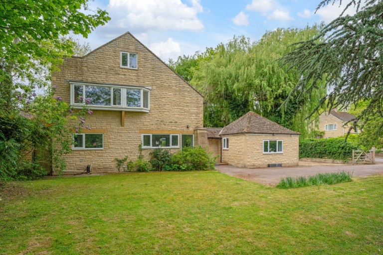 Courtlands Road, Shipton-Under-Wychwood, OX7