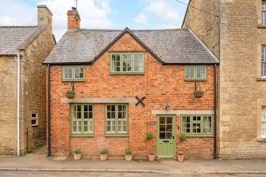 Main Street, Bledington, OX7