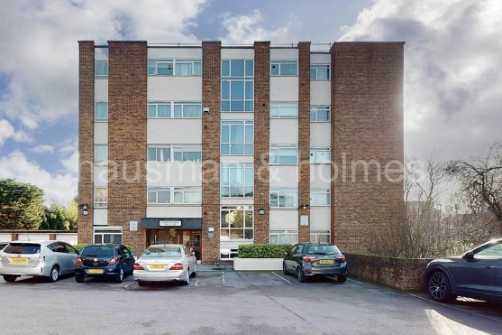 James Close, NW11