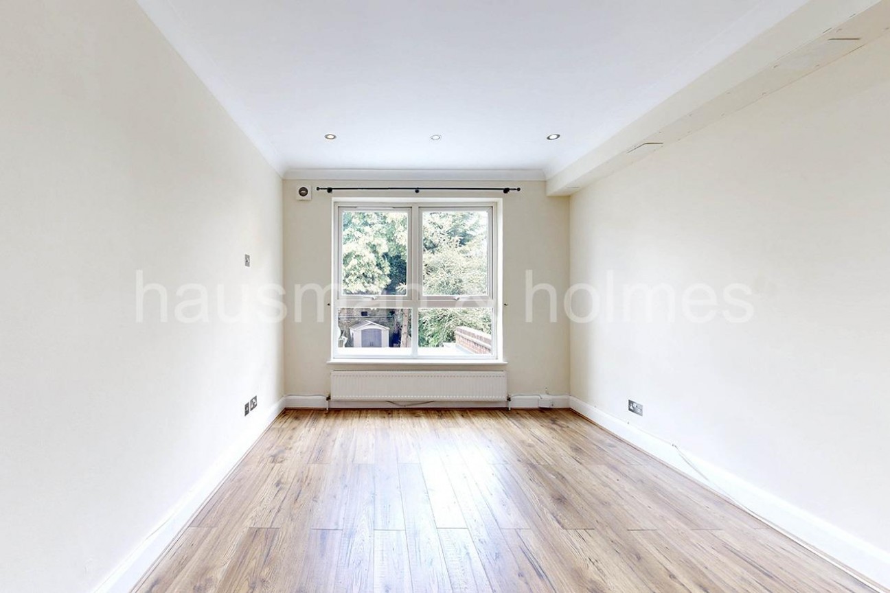 Golders Green Crescent, NW11