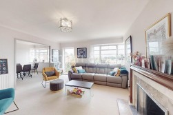 Mulberry Close, London