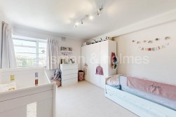 Mulberry Close, London