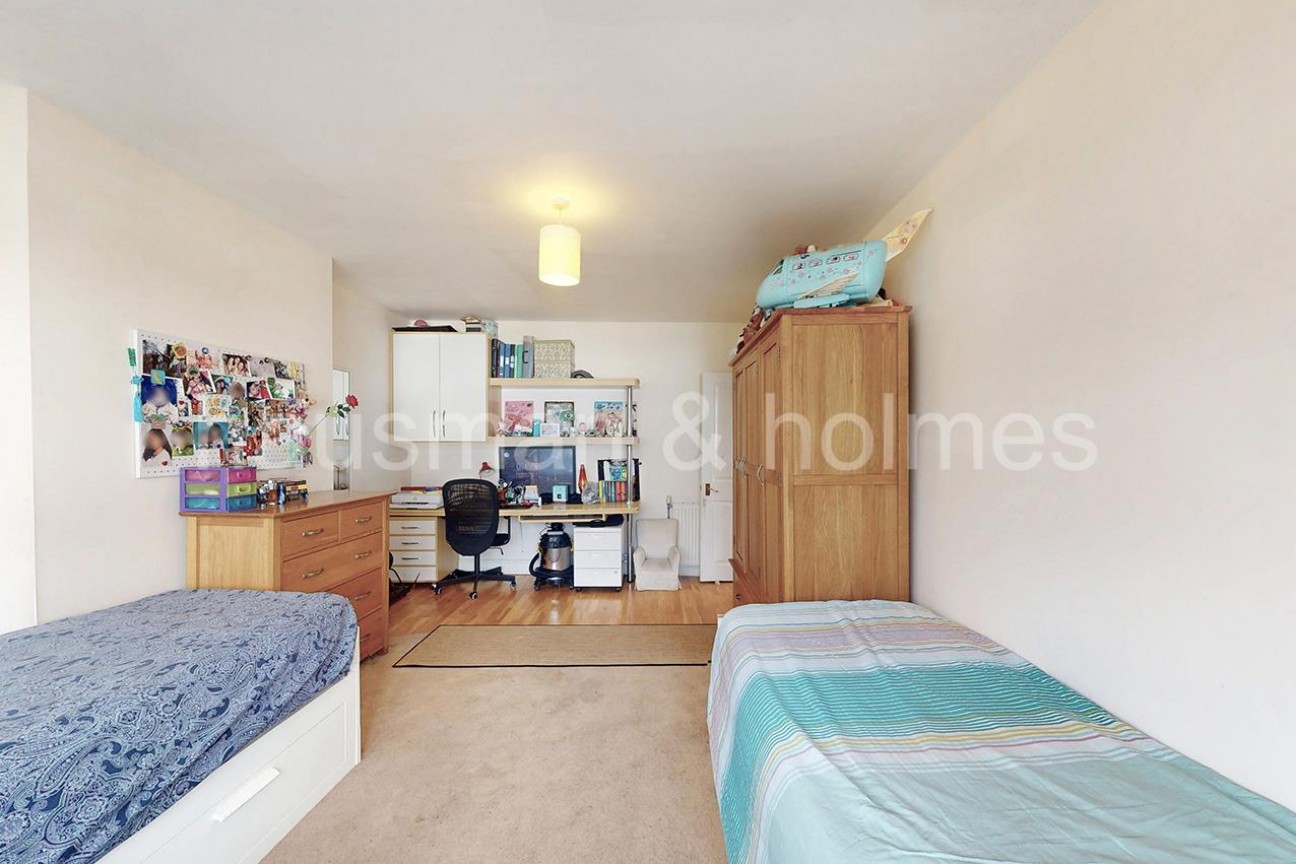 Llanvanor Road, NW2