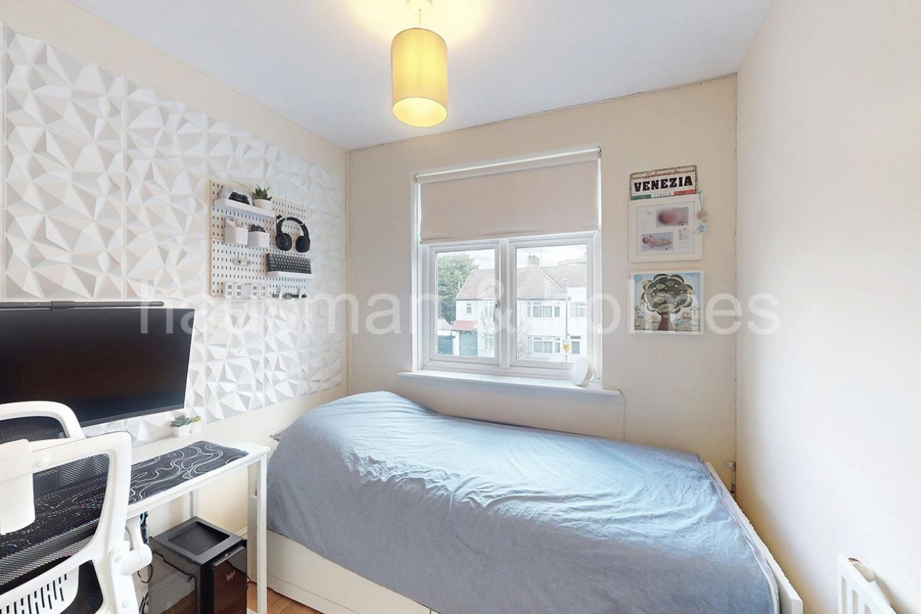 Llanvanor Road, NW2