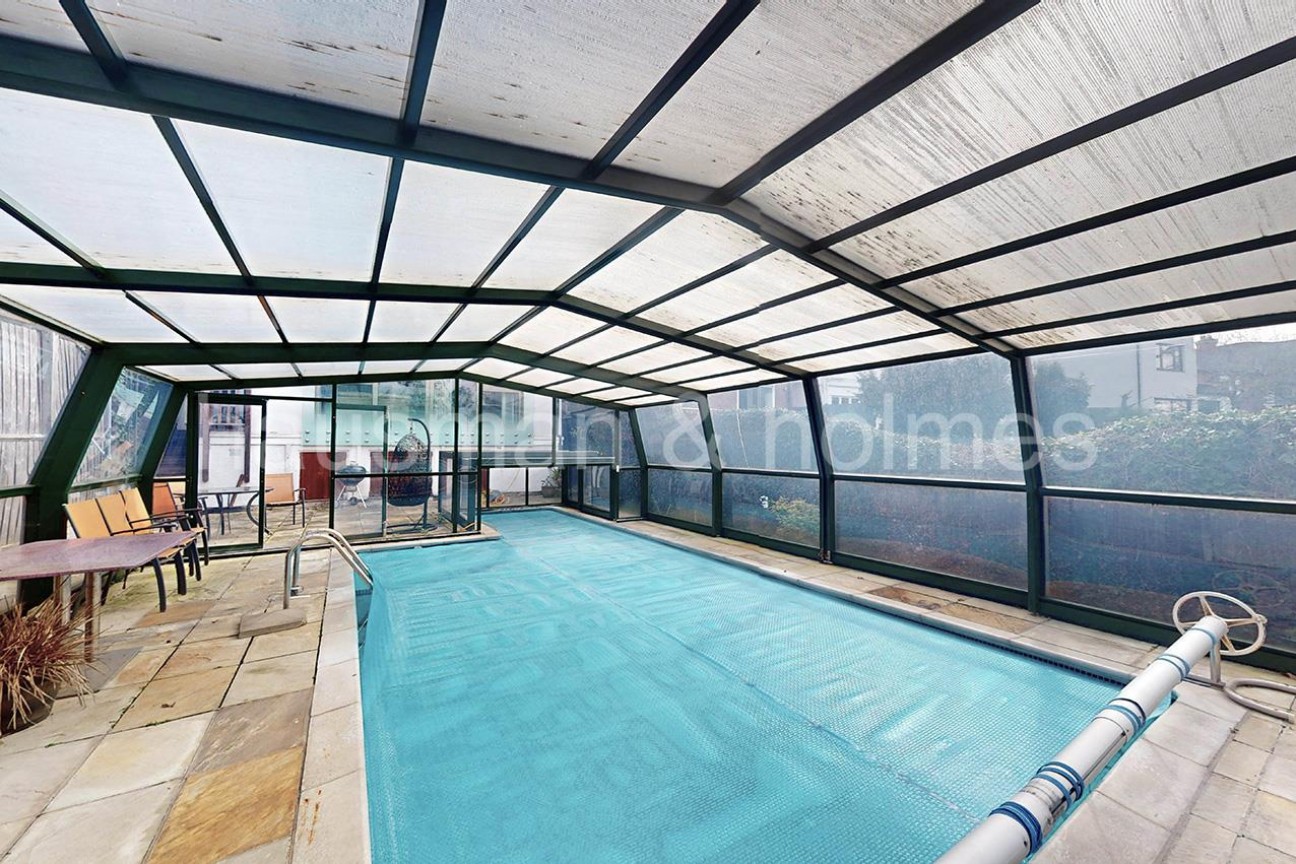 Cranbourne Gardens, NW11
