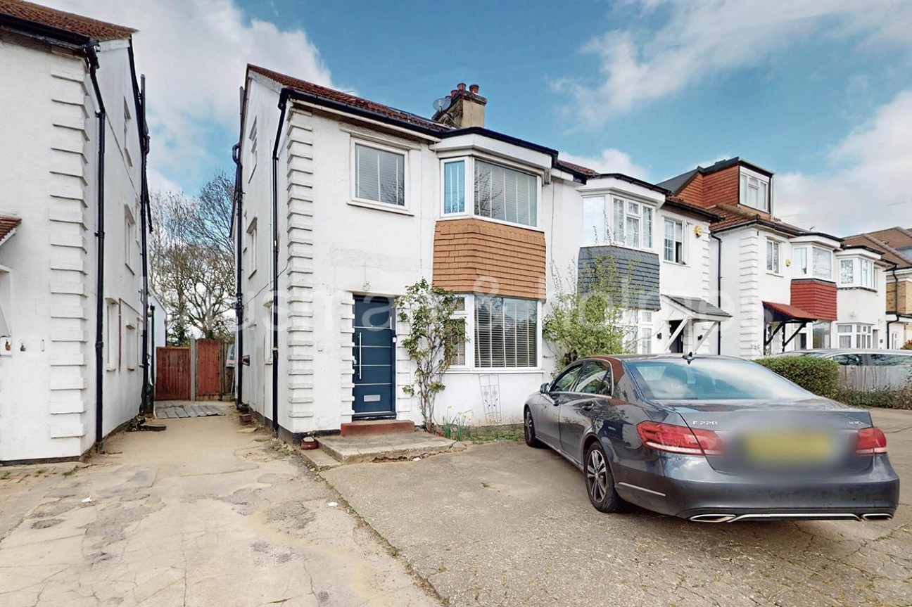 Holders Hill Road, NW7