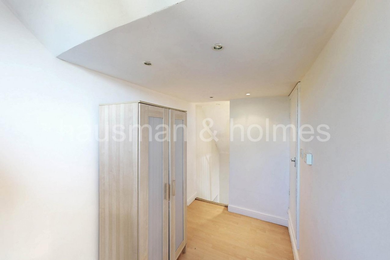 The Vale, NW11