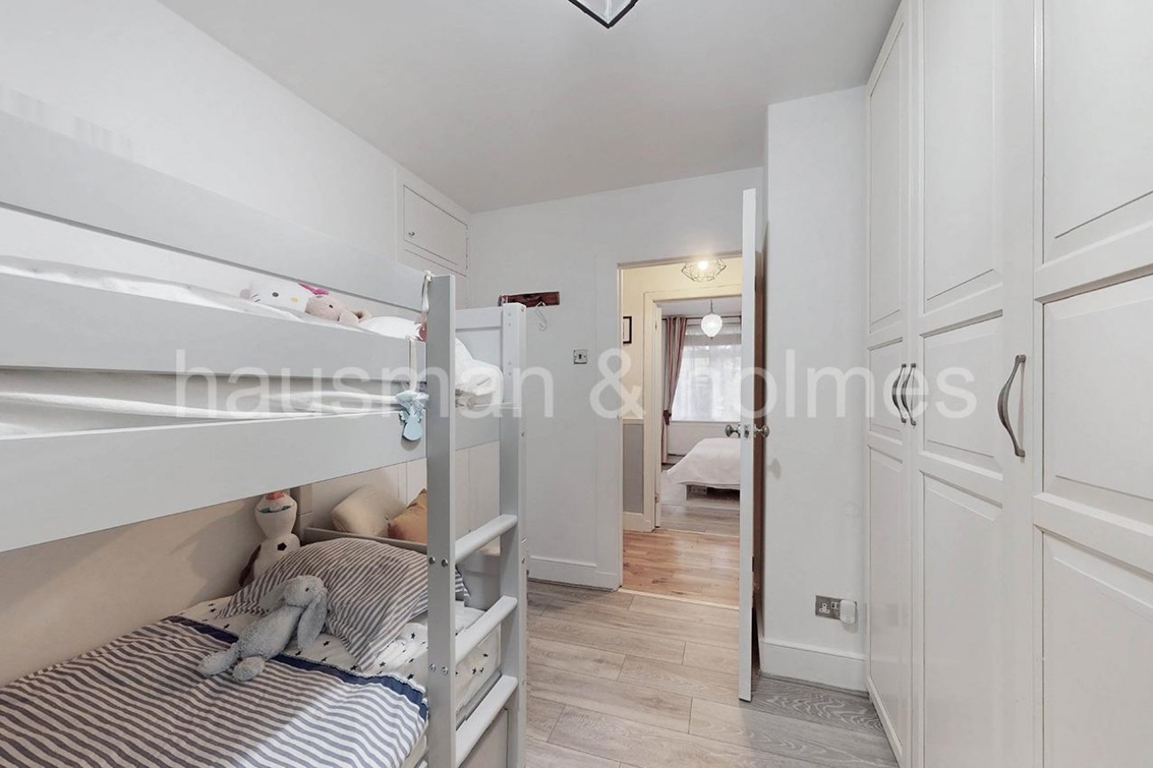 Oakwood Court, NW11