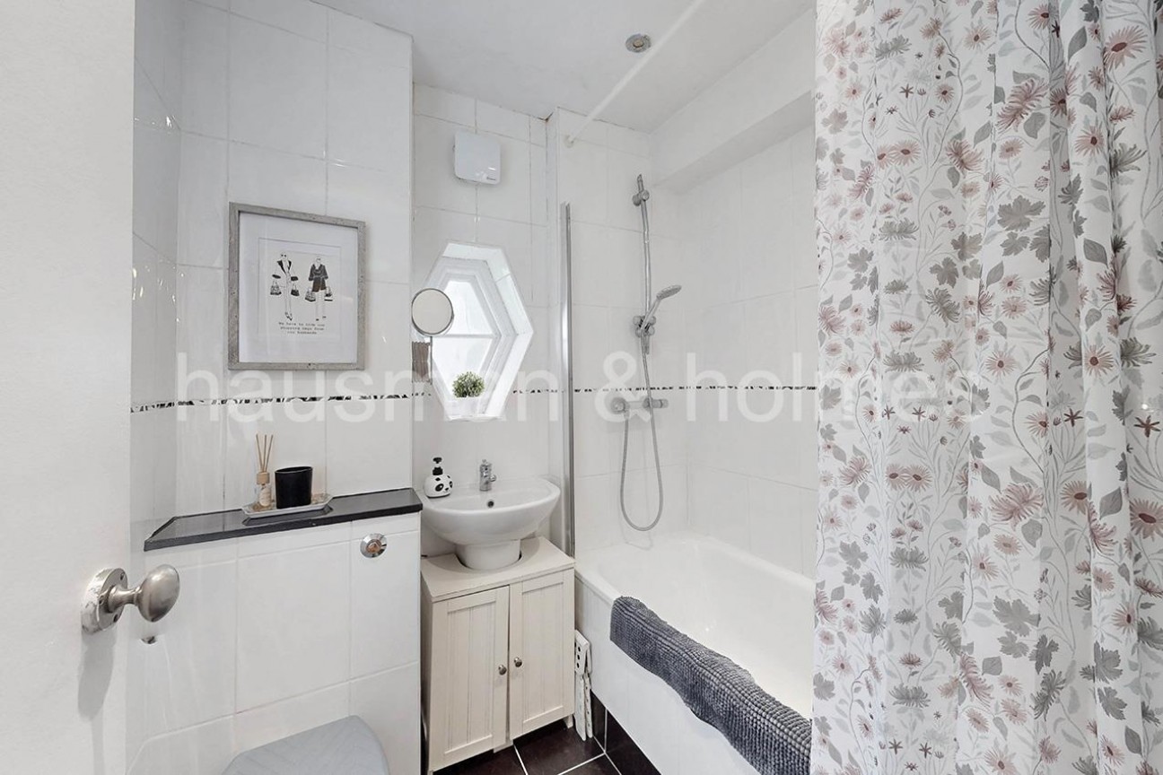 Oakwood Court, NW11