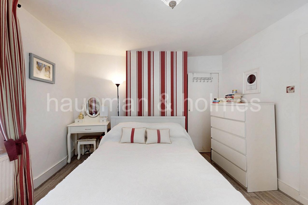 Oakwood Court, NW11