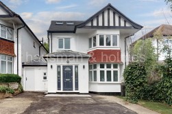 Cheyne Walk, NW4