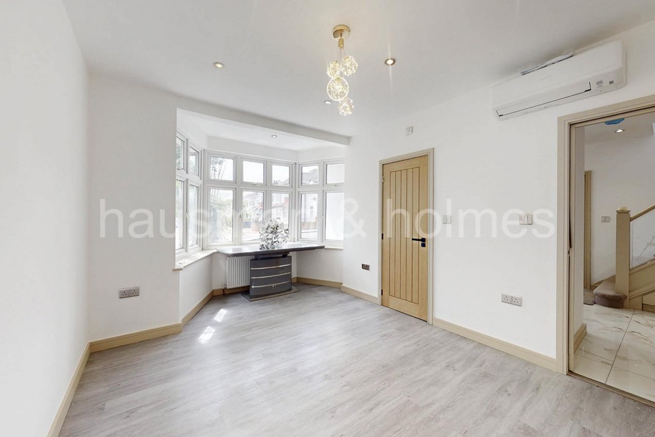 Cheyne Walk, NW4