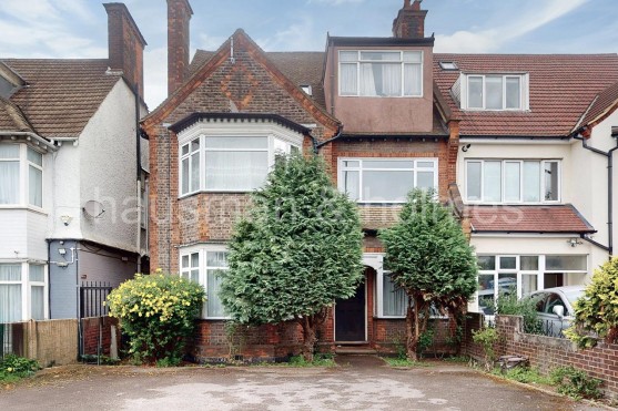 Golders Green Road, NW11