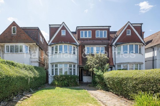 Golders Green Road, NW11