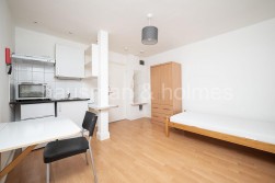 Golders Green Road, NW11