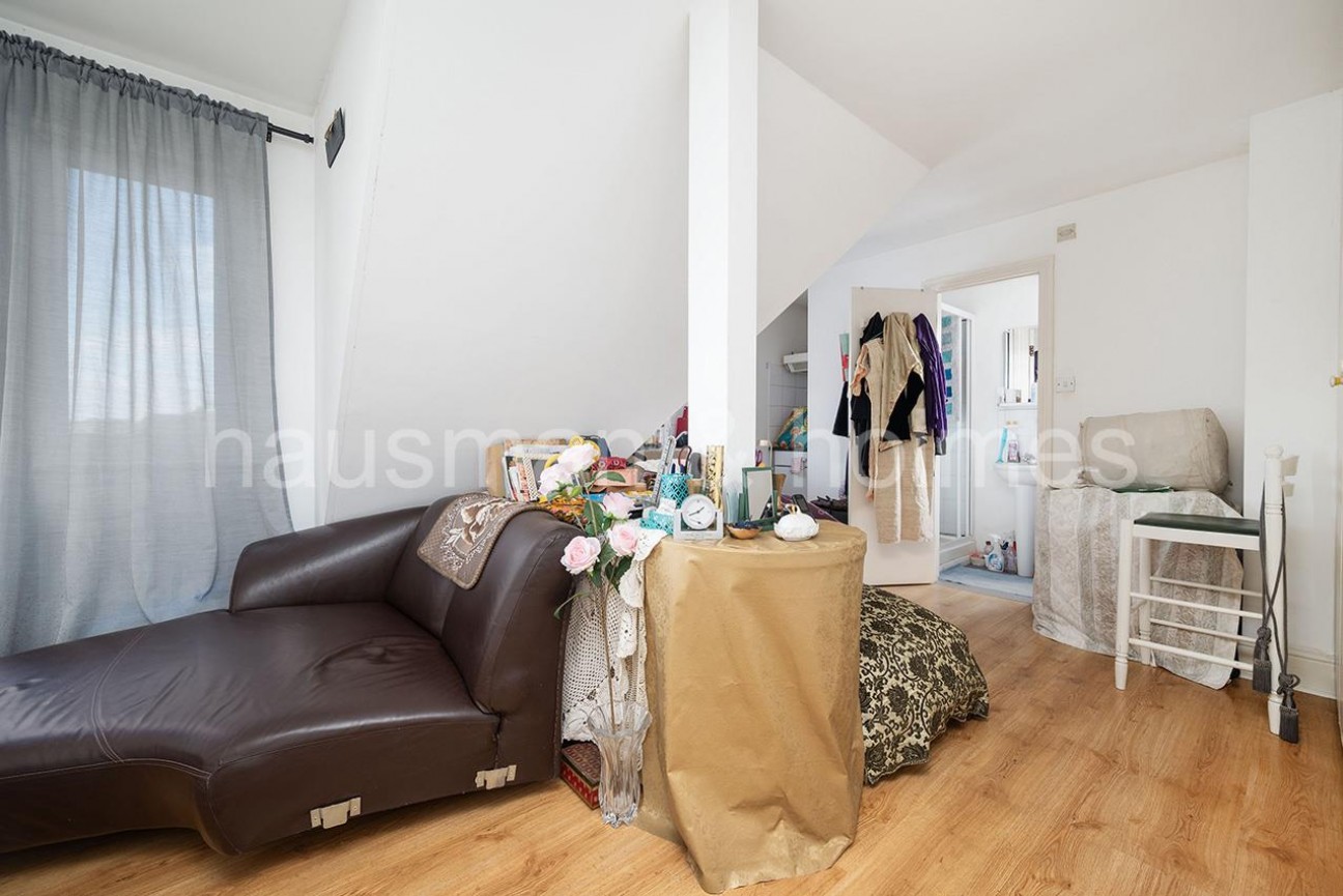 Golders Green Road, NW11