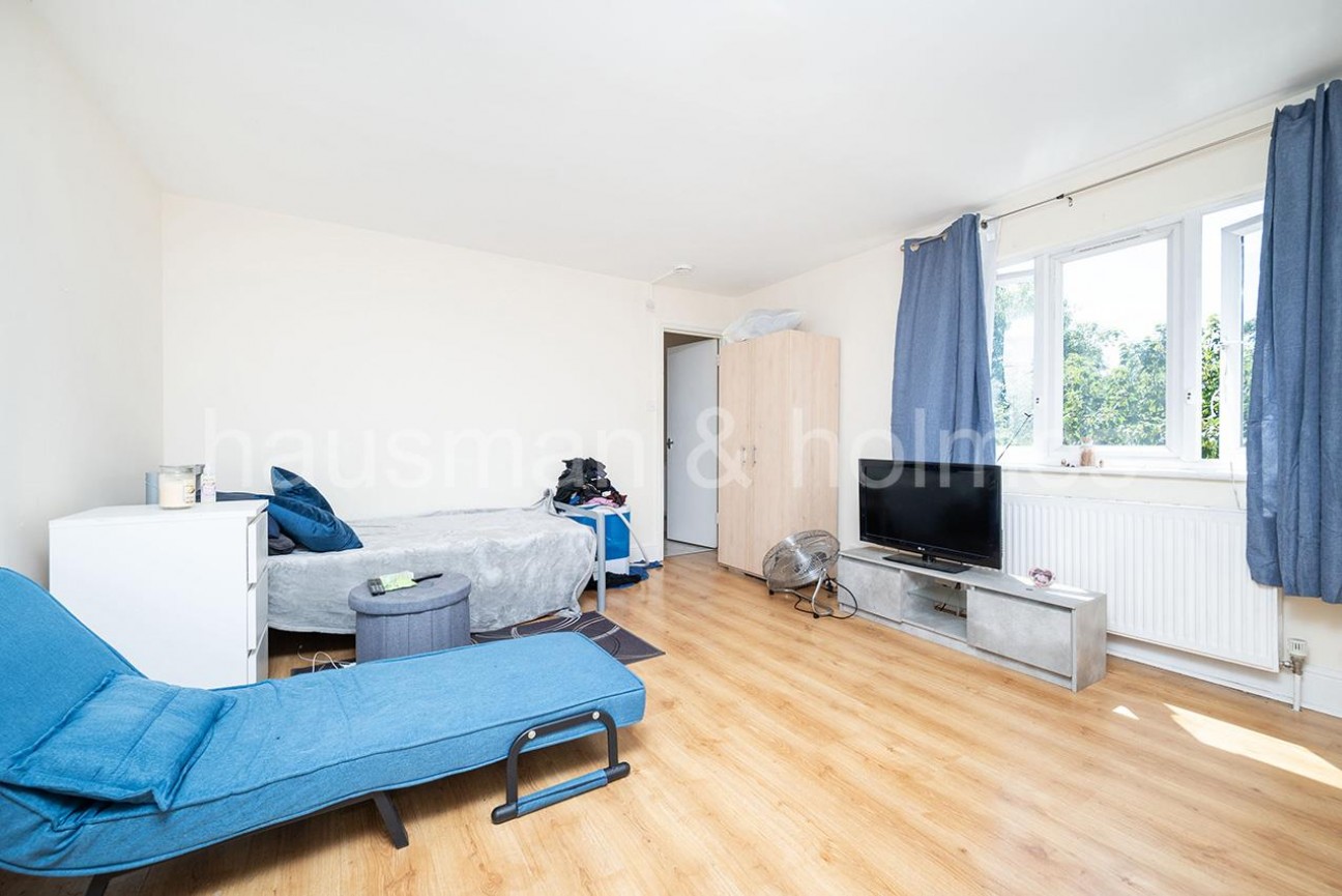 Golders Green Road, NW11
