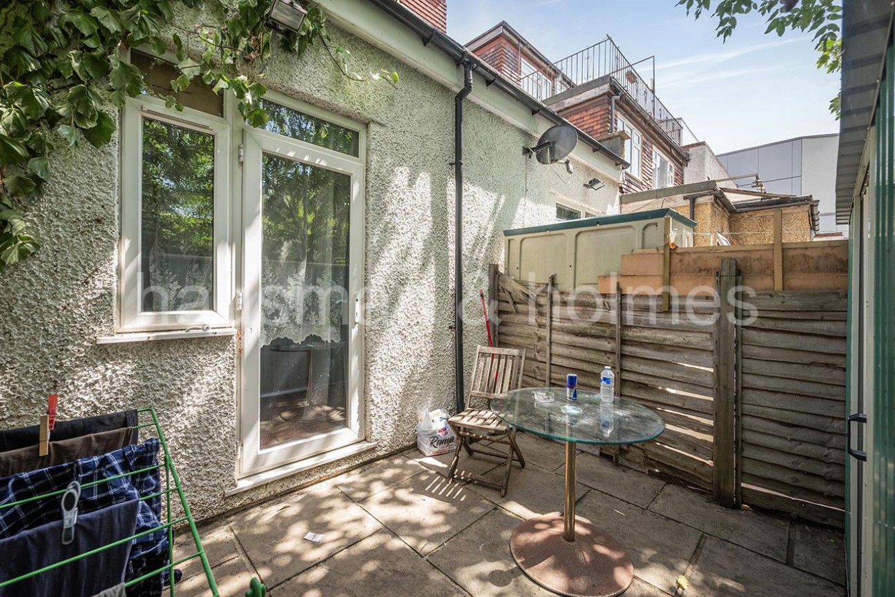 Golders Green Road, NW11