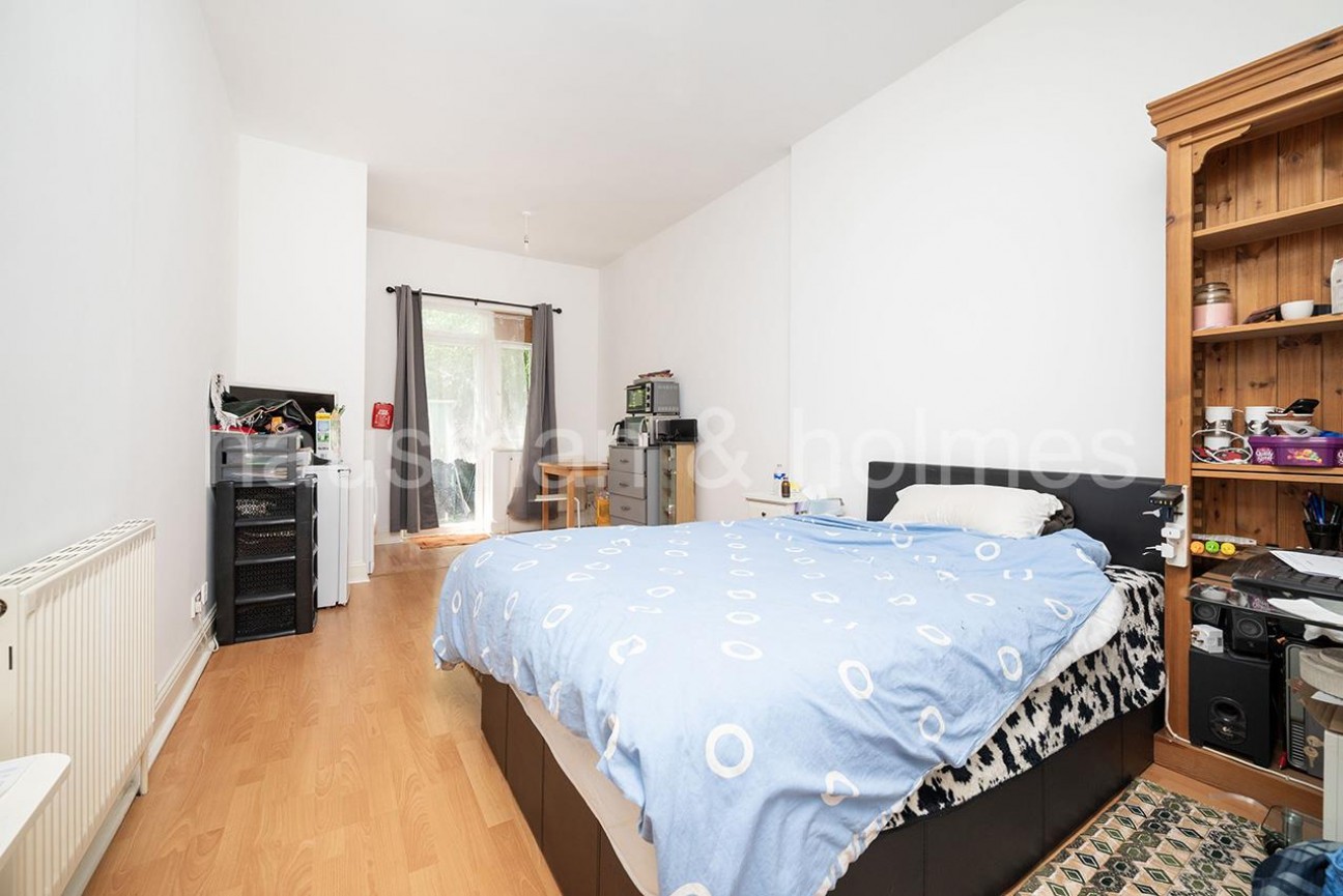 Golders Green Road, NW11