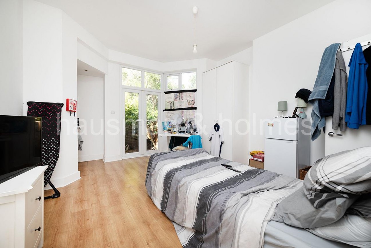 Ravenscroft Avenue, NW11