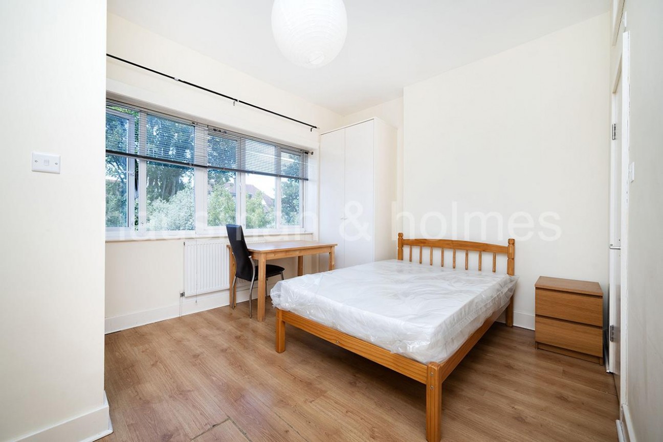 Ravenscroft Avenue, NW11