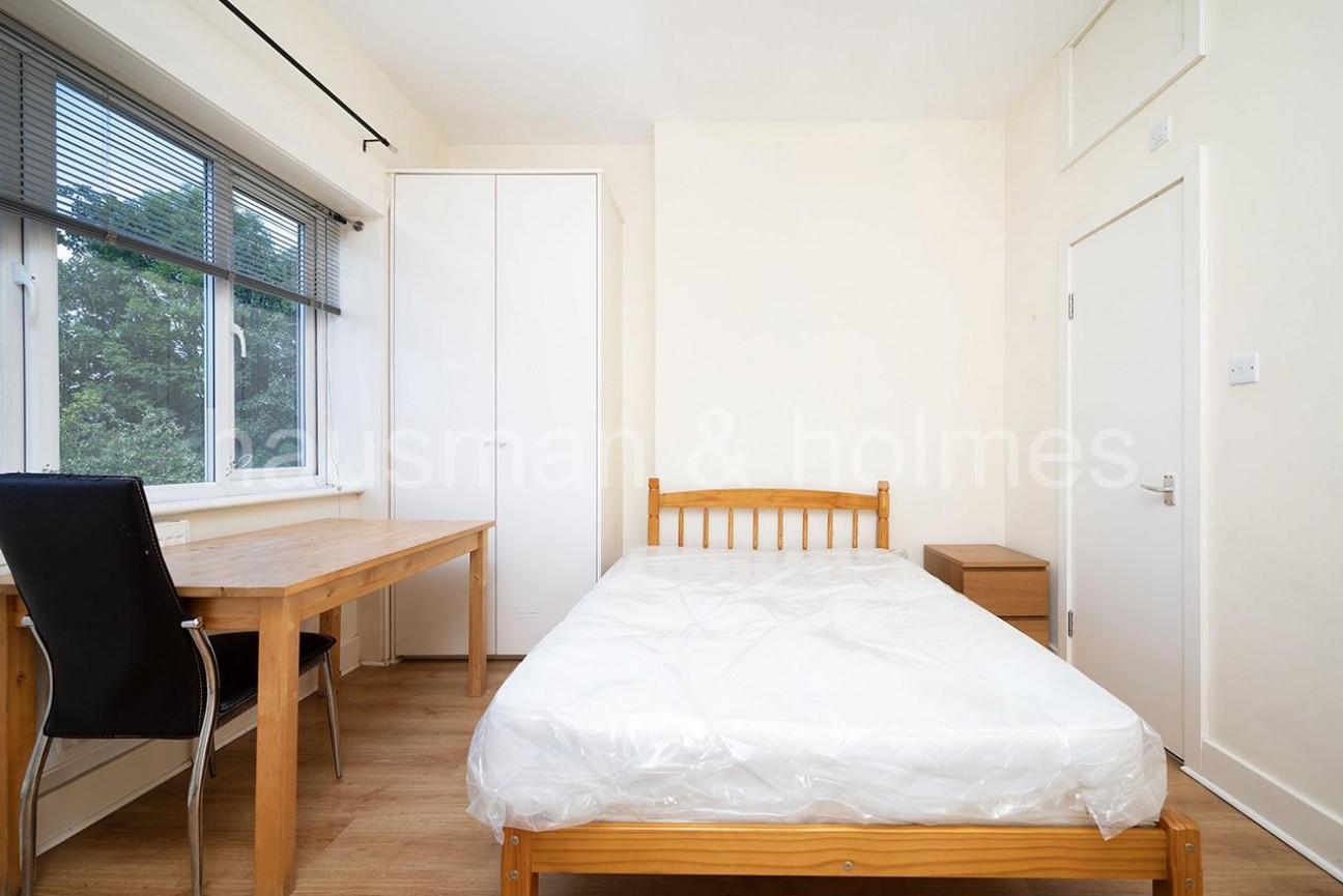 Ravenscroft Avenue, NW11