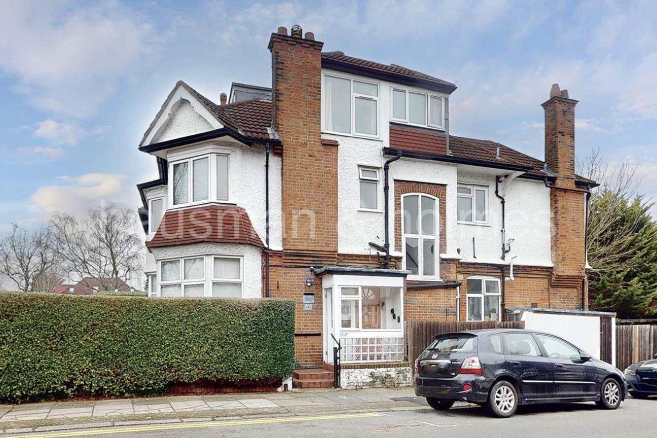 Garrick Avenue, NW11 9AR