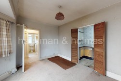 Garrick Avenue, NW11 9AR