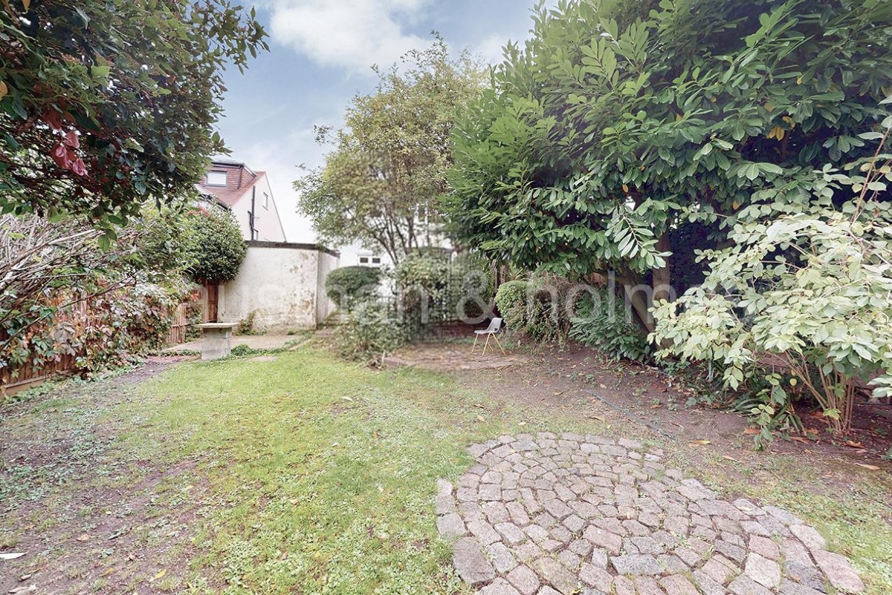 Llanvanor Road, NW2