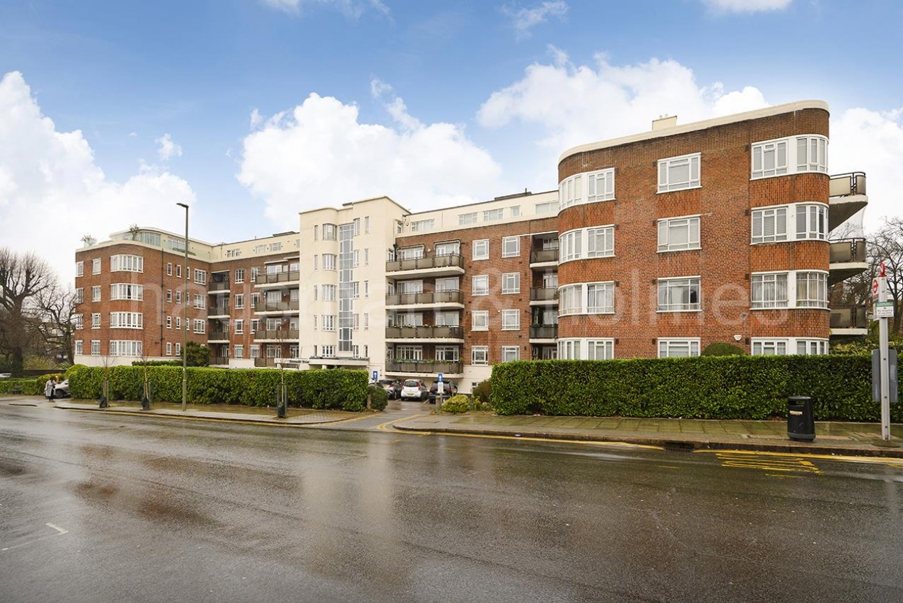 Riverside Drive, NW11