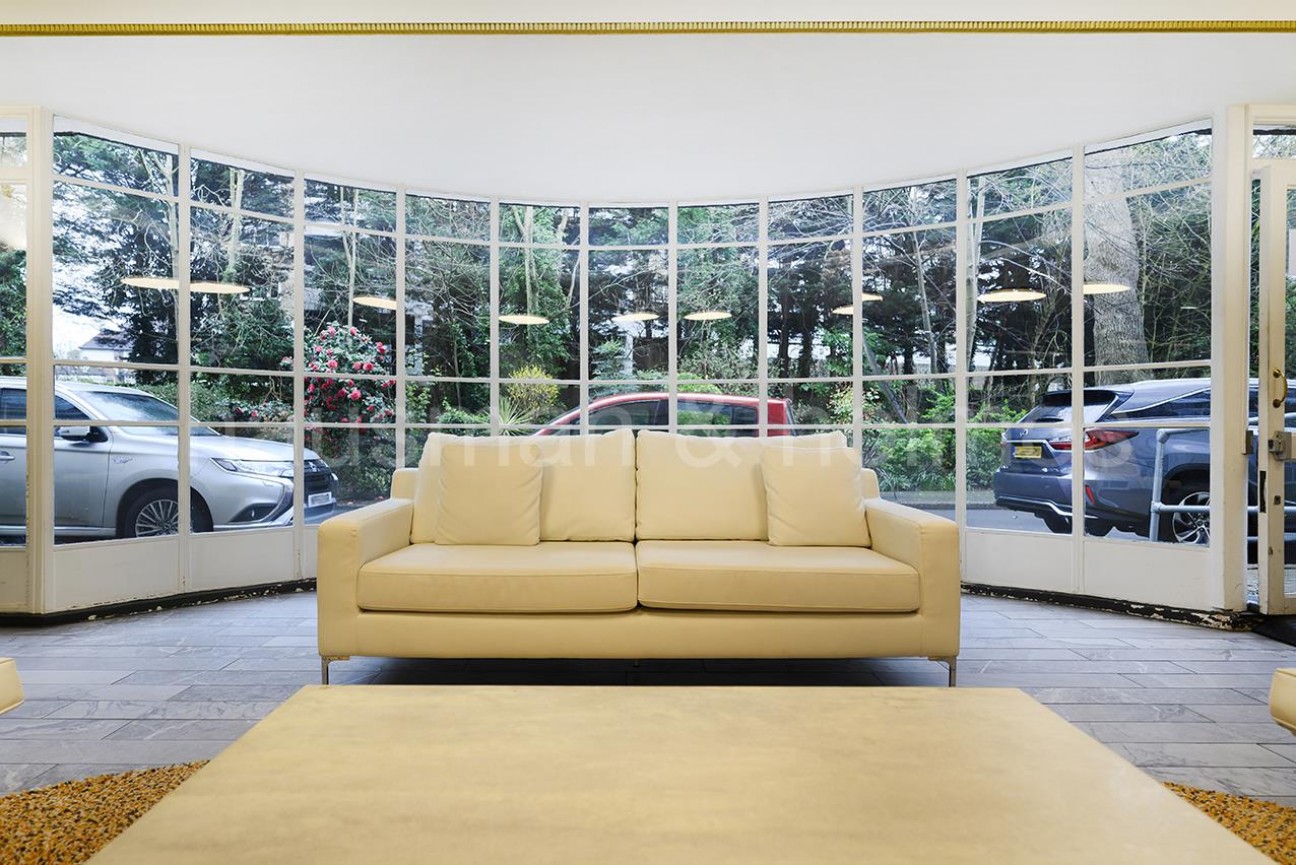 Riverside Drive, NW11