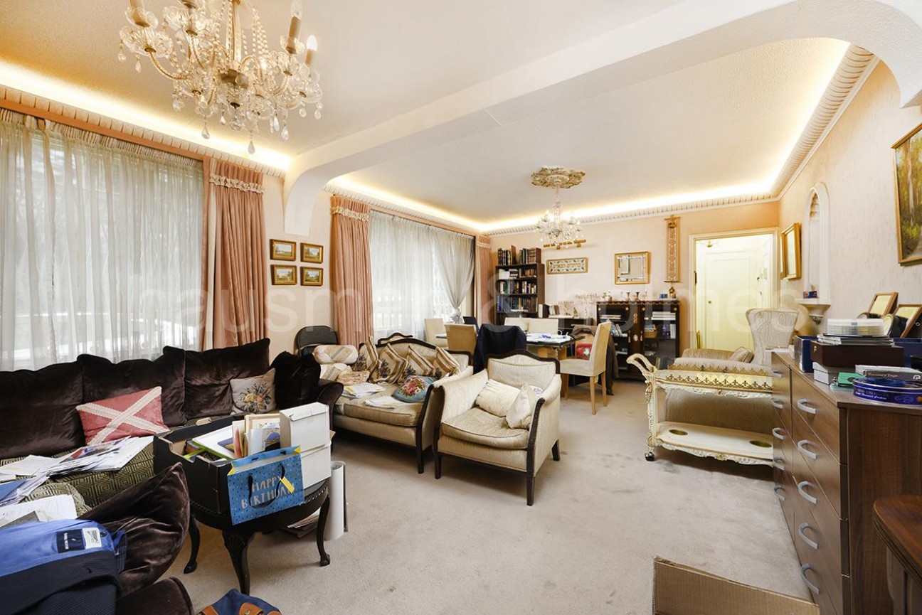 Riverside Drive, NW11