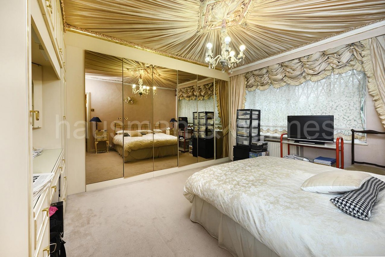 Riverside Drive, NW11