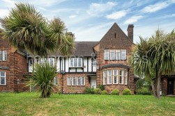 Lyttelton Road, N2