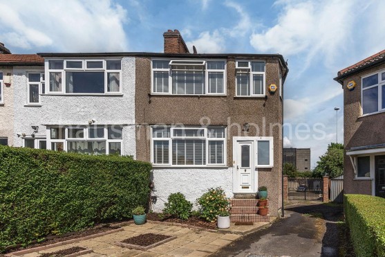 Brent Park Road, NW4