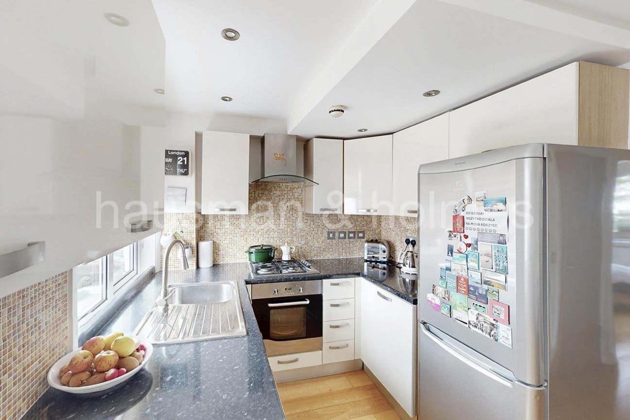 Park Road, NW4