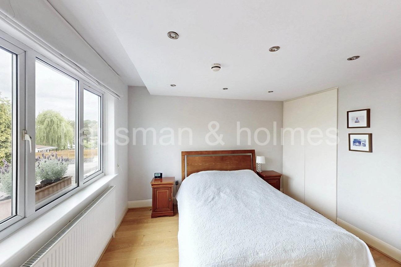 Park Road, NW4