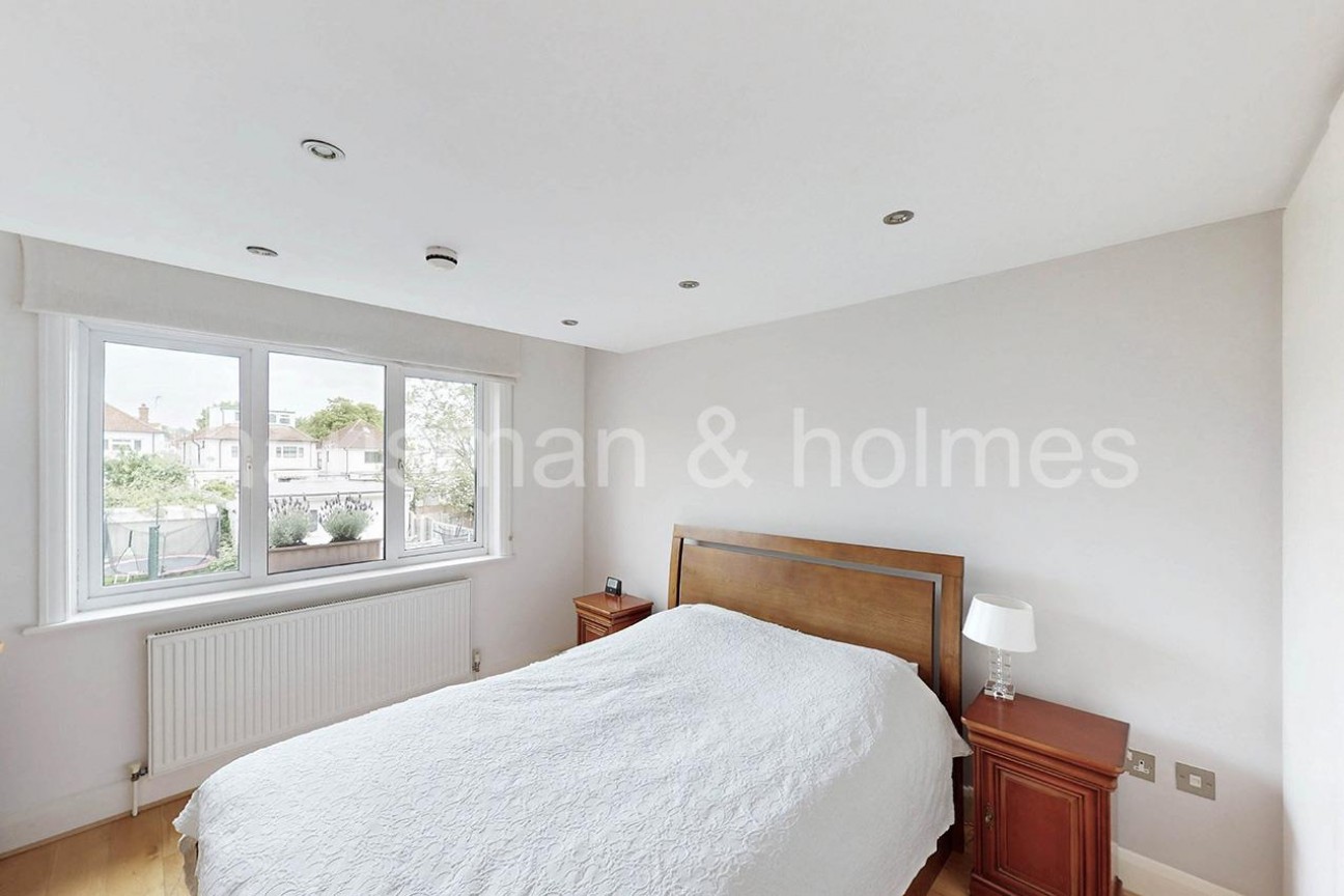 Park Road, NW4